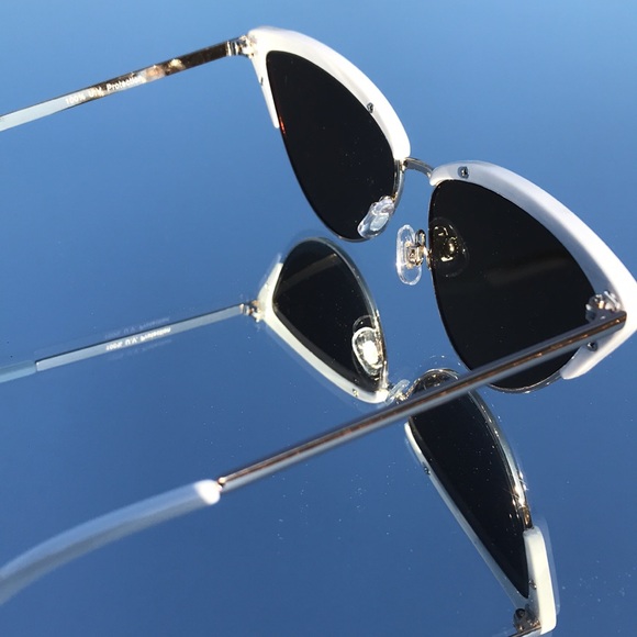 Vintage white frame cat eye sunglasses - Picture 4 of 8